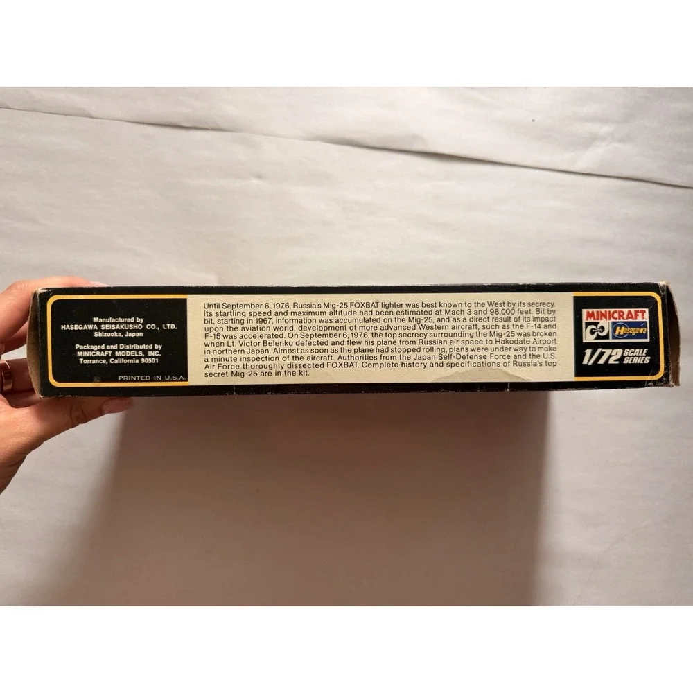 Vintage Minicraft Hasegawa 1/72 MiG-25 Foxbat-A Model Kit #130 Open Box